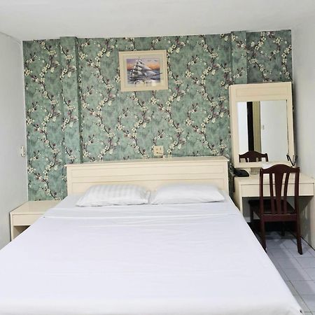 Woodlands Inn กรุงเทพมหานคร ภายนอก รูปภาพ