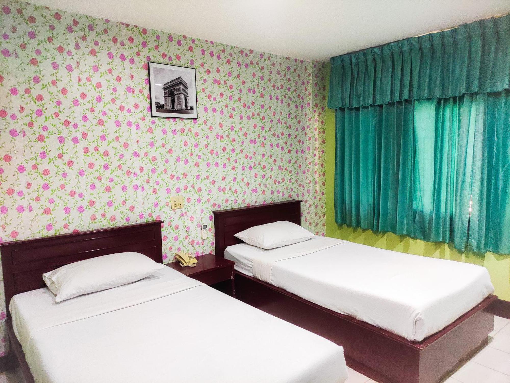 Woodlands Inn กรุงเทพมหานคร ภายนอก รูปภาพ